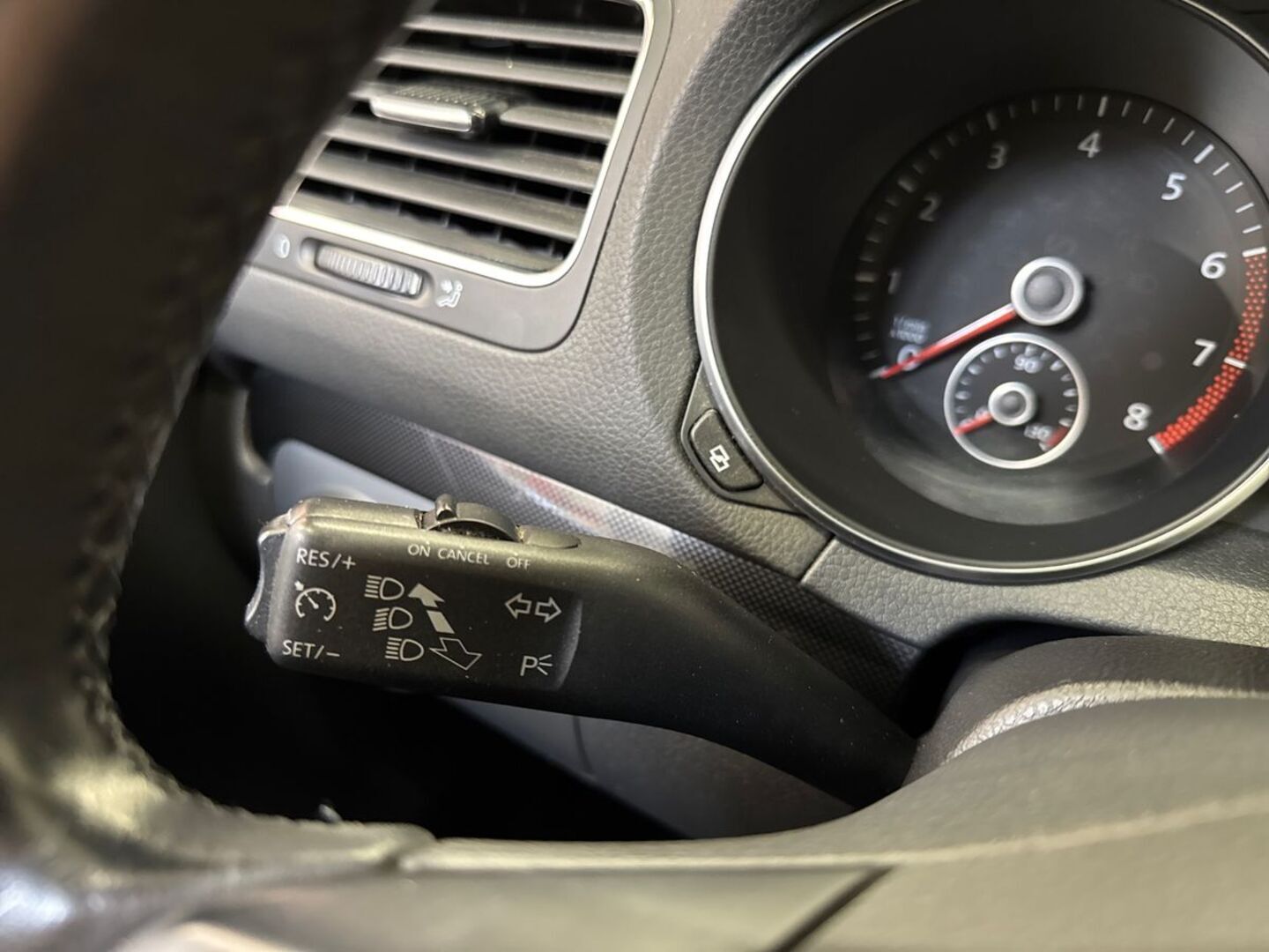 VOLKSWAGEN Golf 2010
