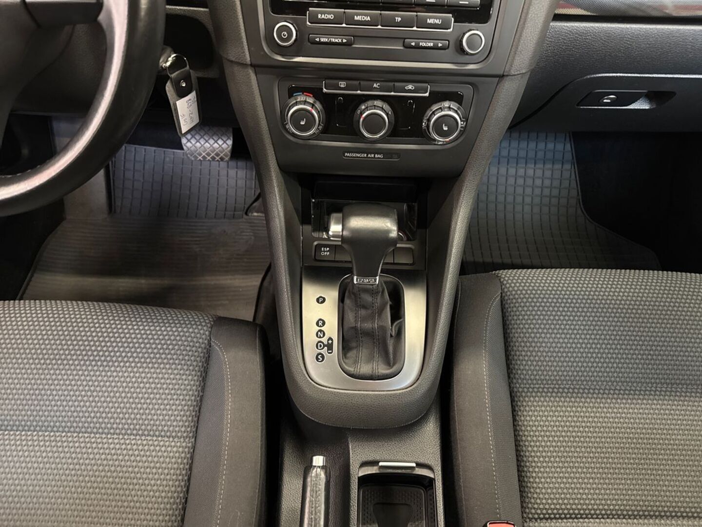 VOLKSWAGEN Golf 2010