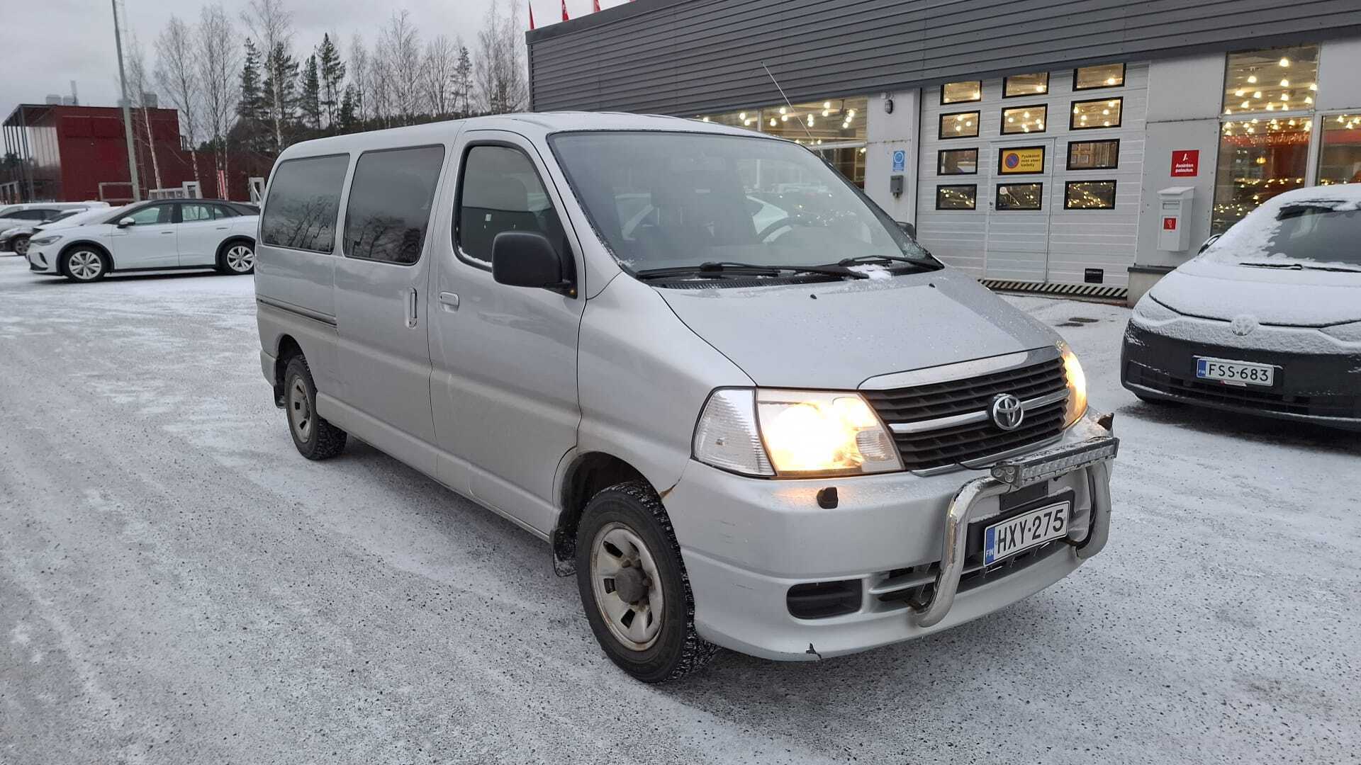 TOYOTA Hiace 2011