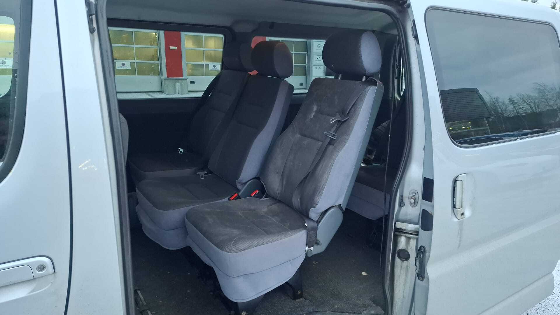 TOYOTA Hiace 2011