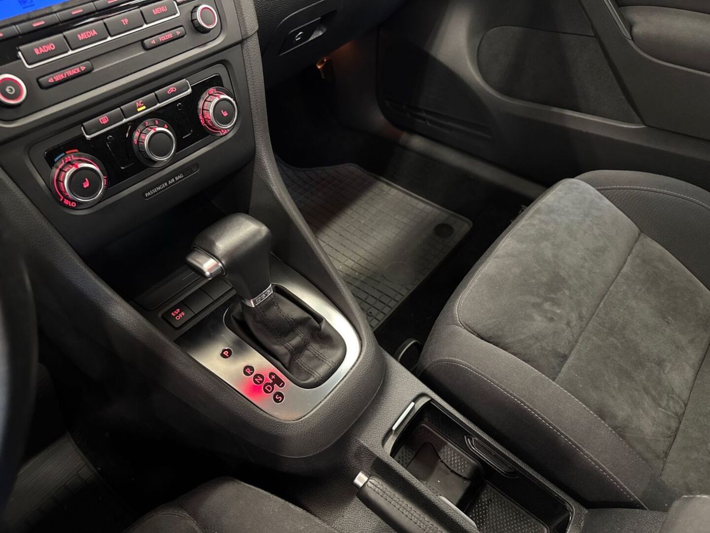 VOLKSWAGEN Golf 2010