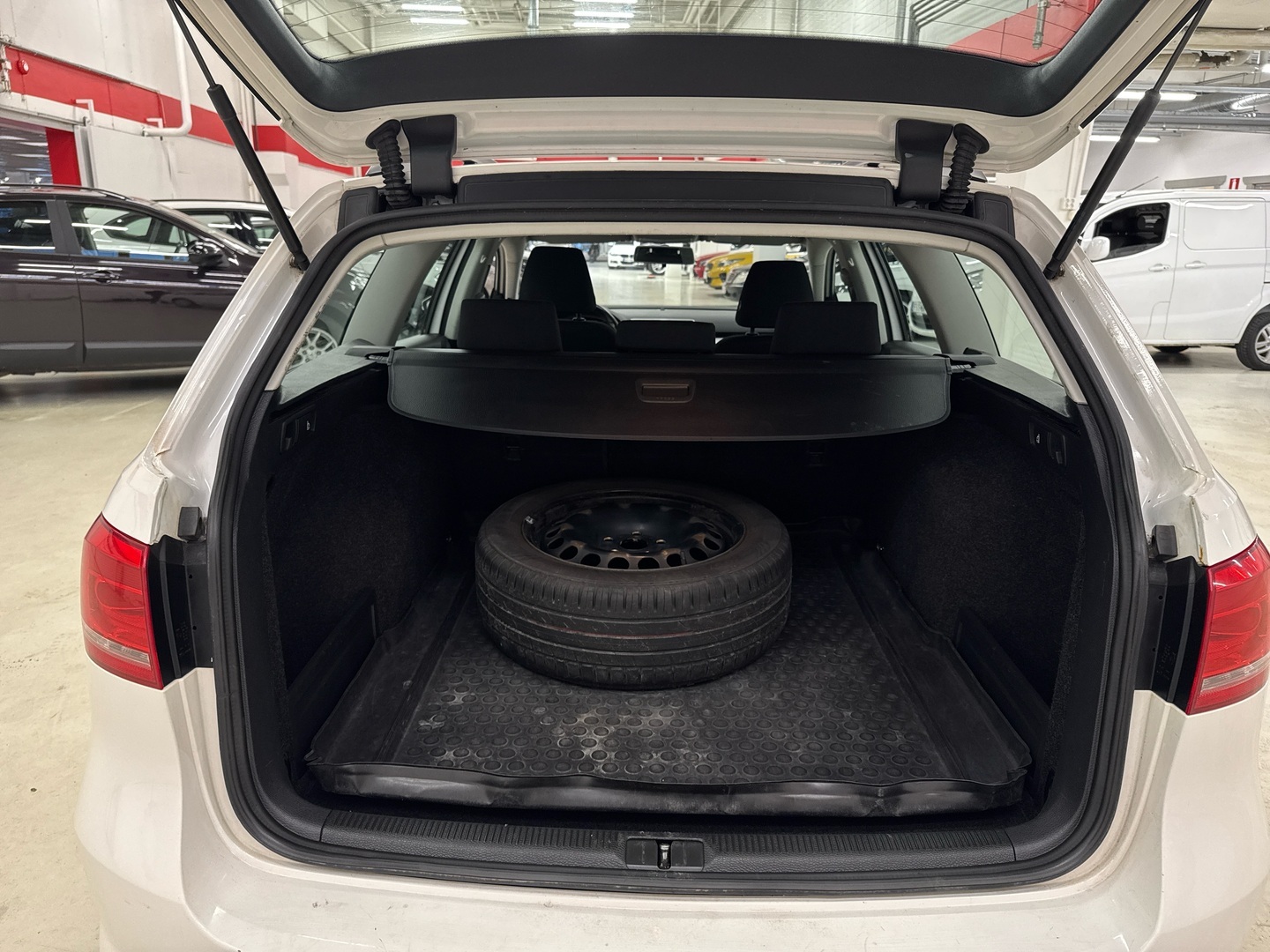 VOLKSWAGEN Passat 2011