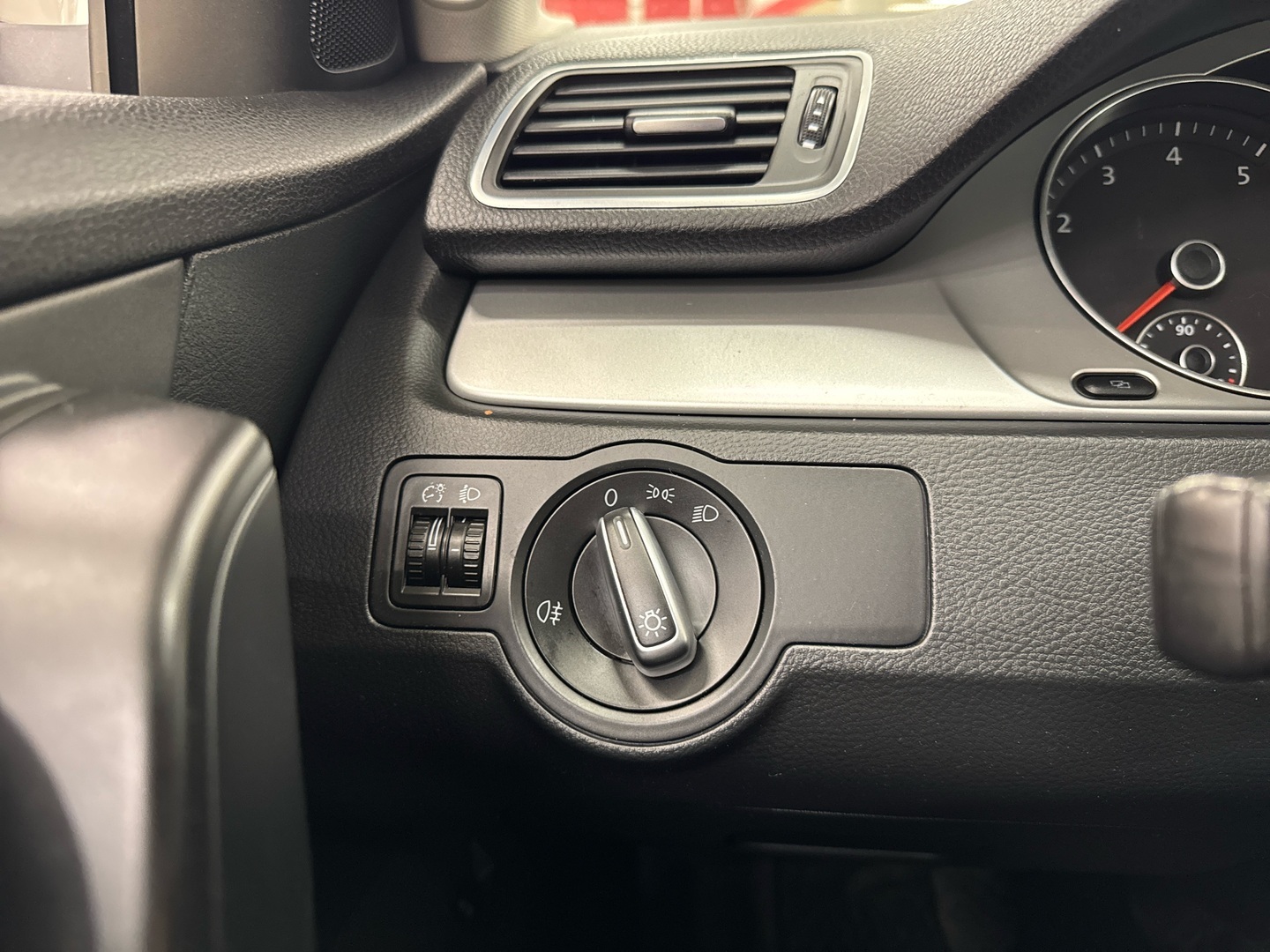 VOLKSWAGEN Passat 2011