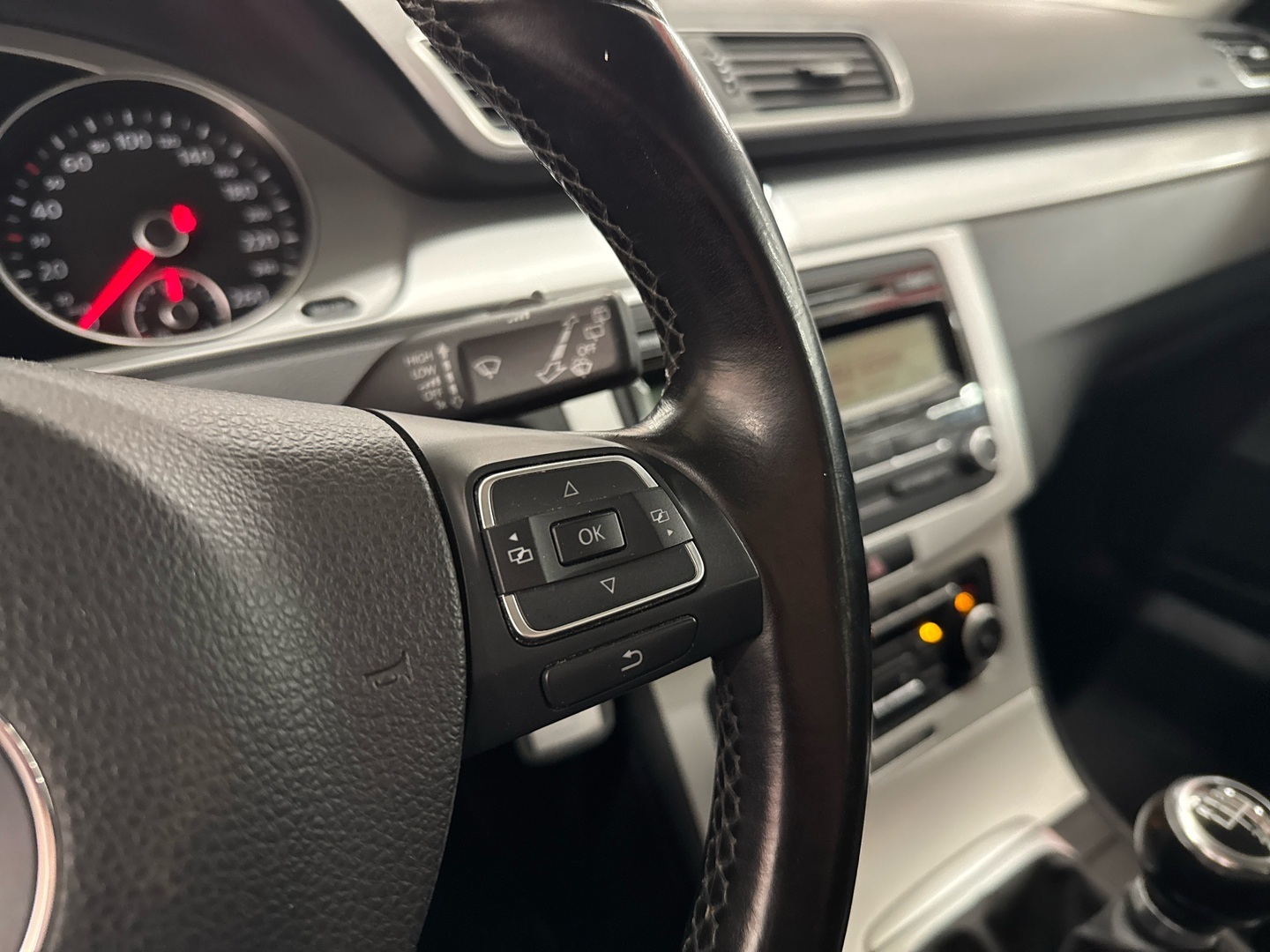 VOLKSWAGEN Passat 2011