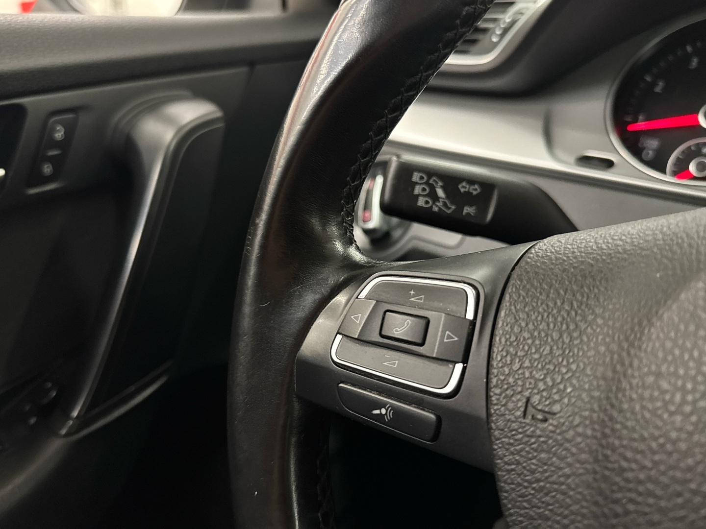 VOLKSWAGEN Passat 2011