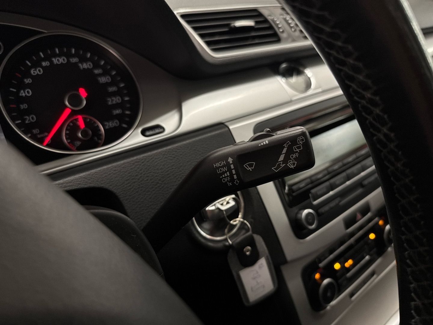 VOLKSWAGEN Passat 2011