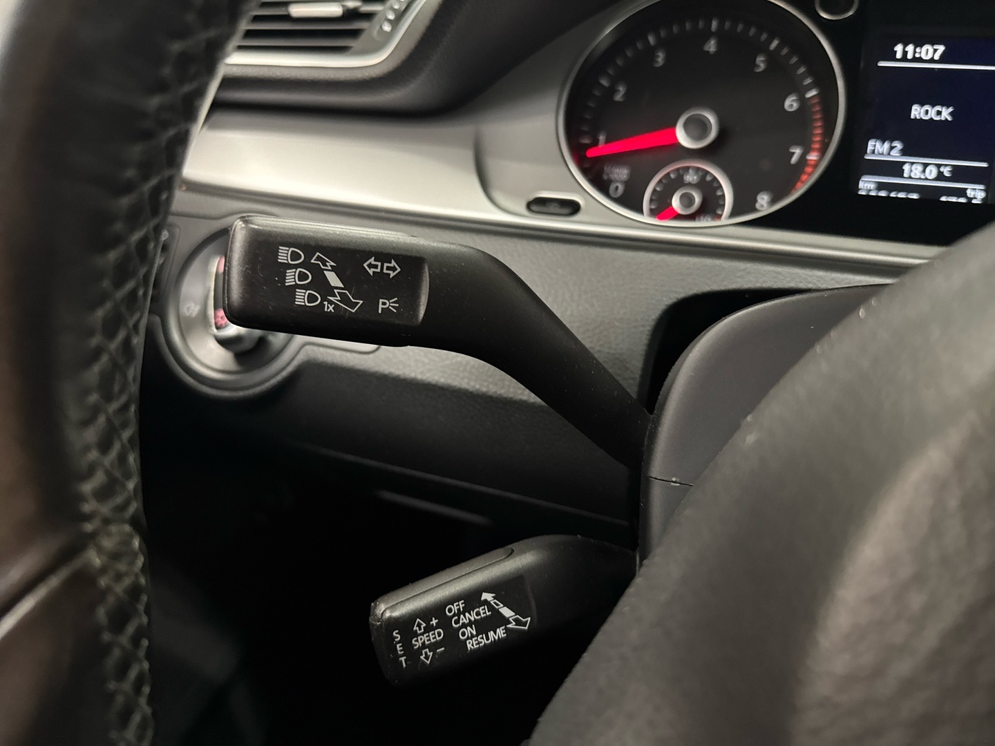 VOLKSWAGEN Passat 2011