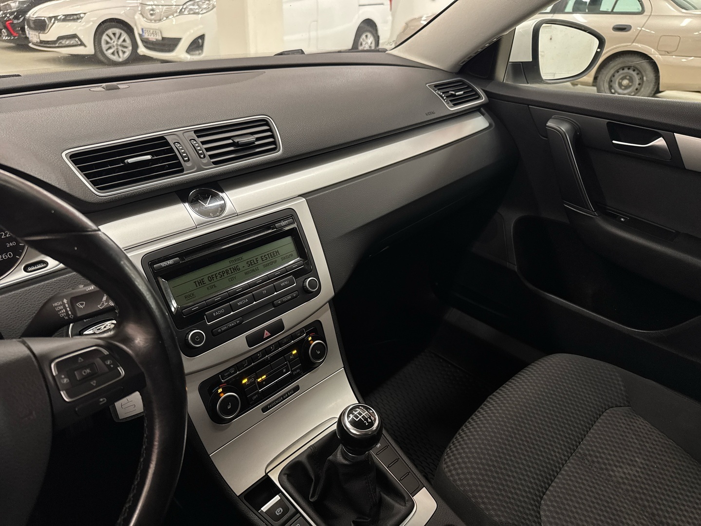 VOLKSWAGEN Passat 2011