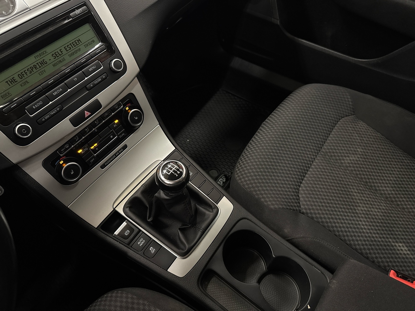 VOLKSWAGEN Passat 2011