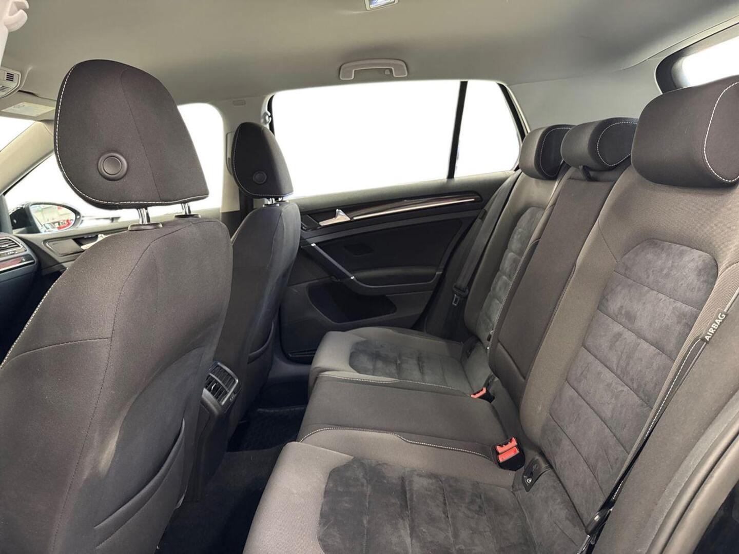VOLKSWAGEN Golf 2013