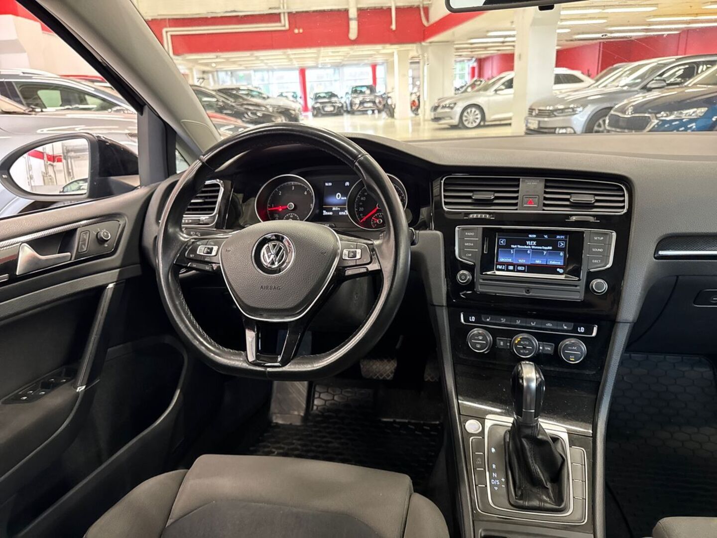 VOLKSWAGEN Golf 2013
