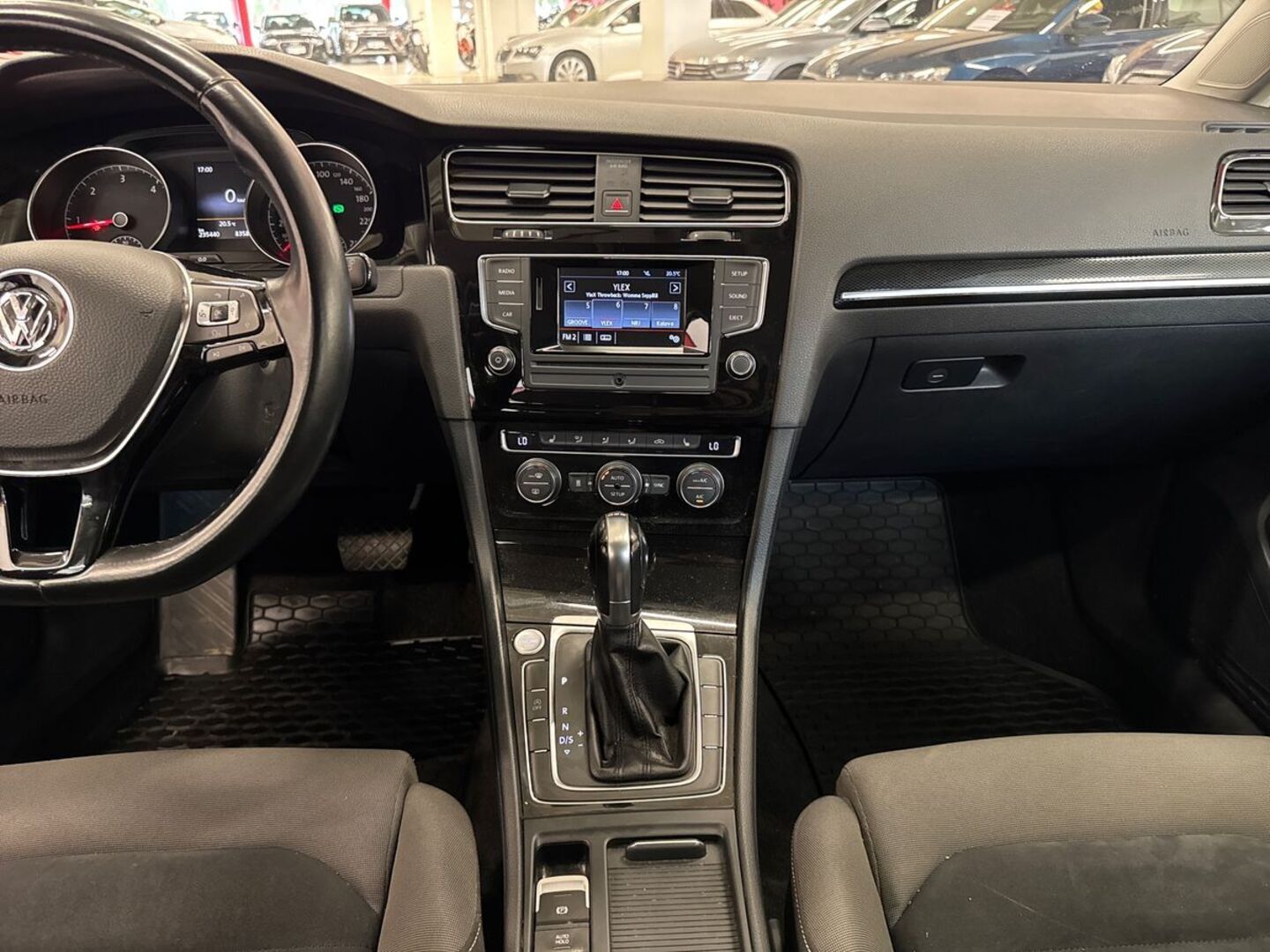 VOLKSWAGEN Golf 2013