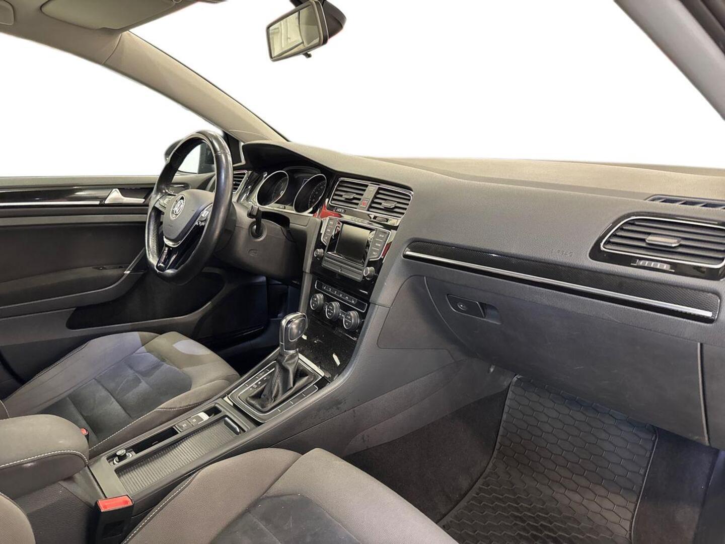 VOLKSWAGEN Golf 2013