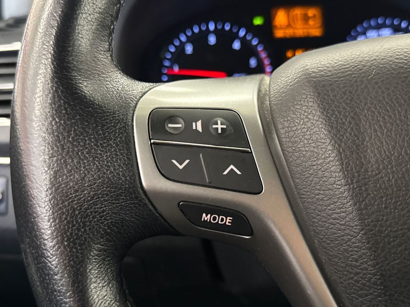 TOYOTA Avensis 2013