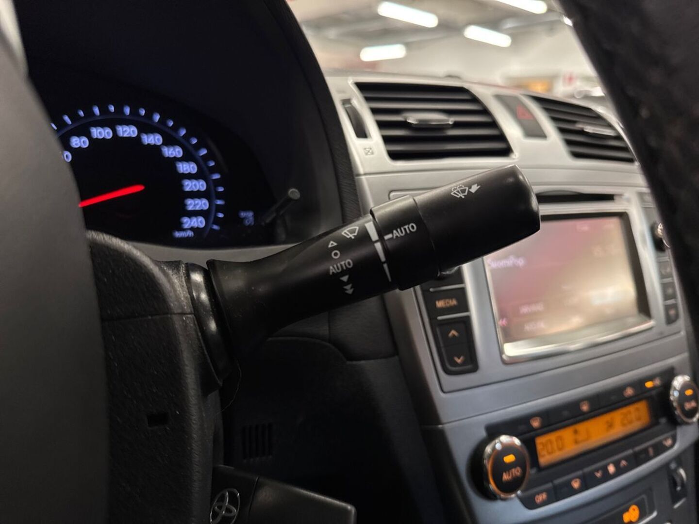 TOYOTA Avensis 2013