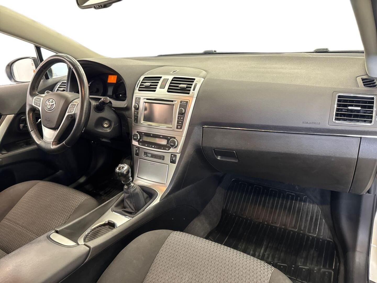 TOYOTA Avensis 2013