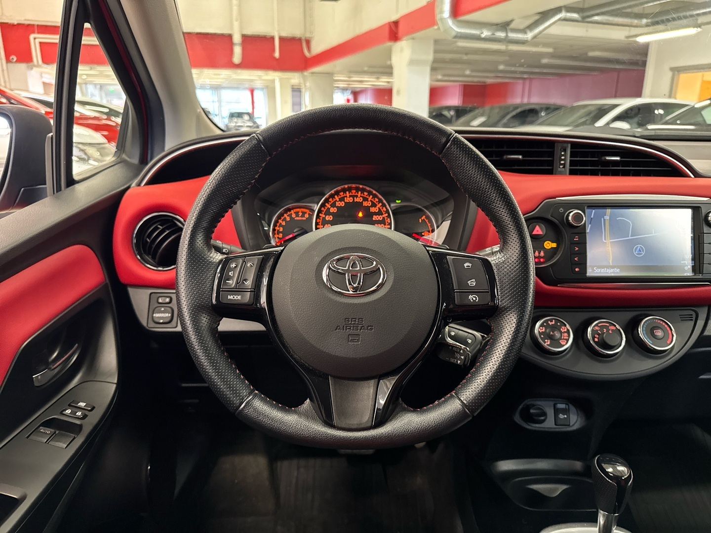 TOYOTA Yaris 2015