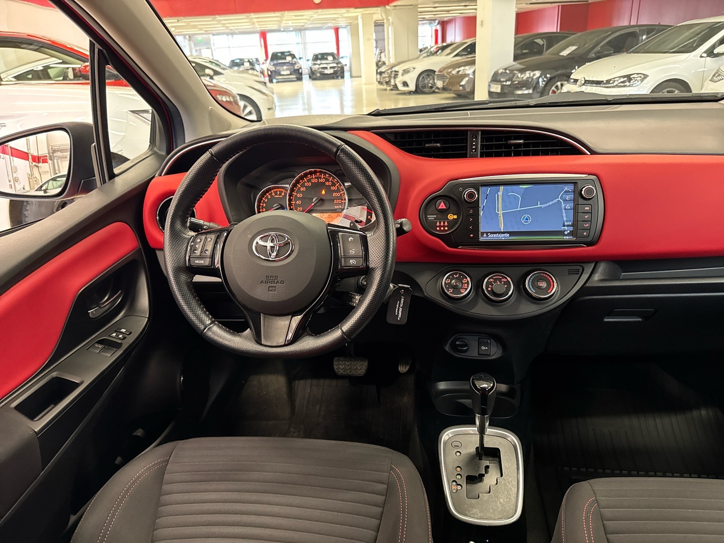 TOYOTA Yaris 2015