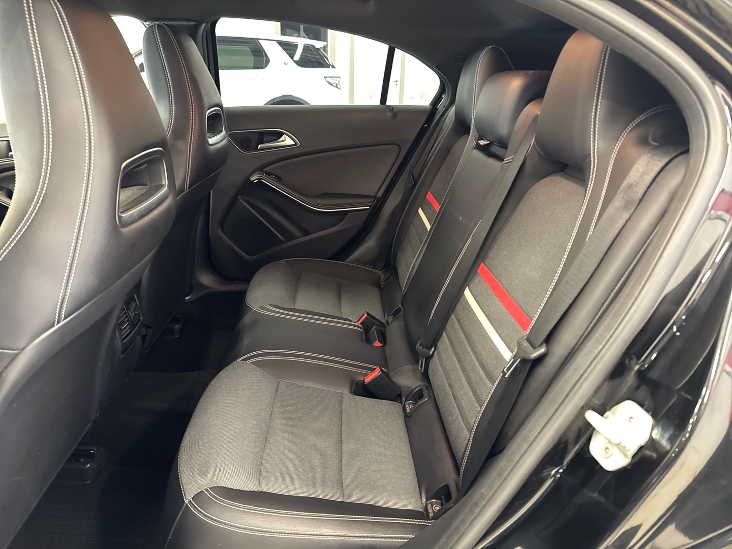MERCEDES-BENZ A 2015