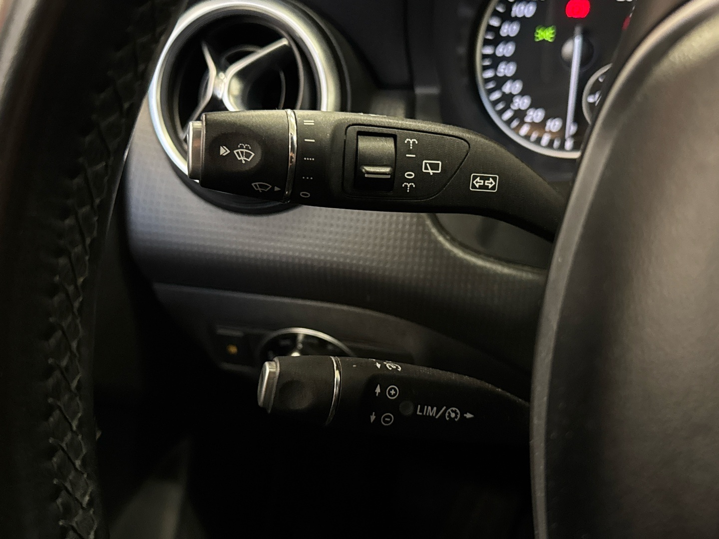 MERCEDES-BENZ A 2015