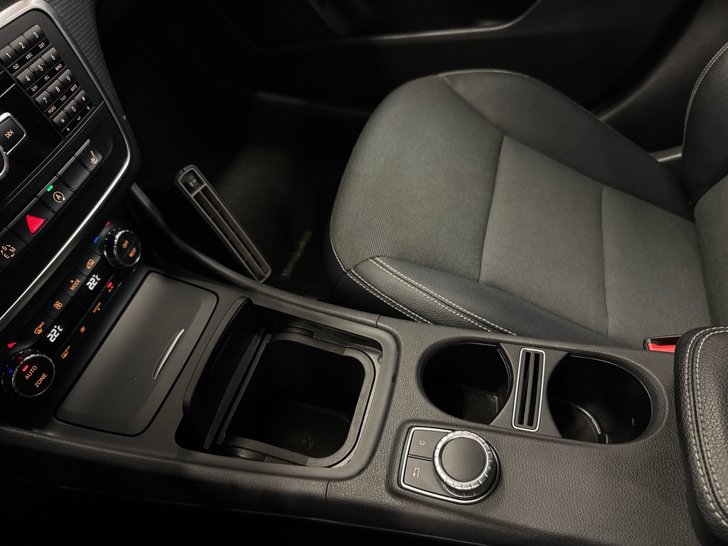 MERCEDES-BENZ A 2015