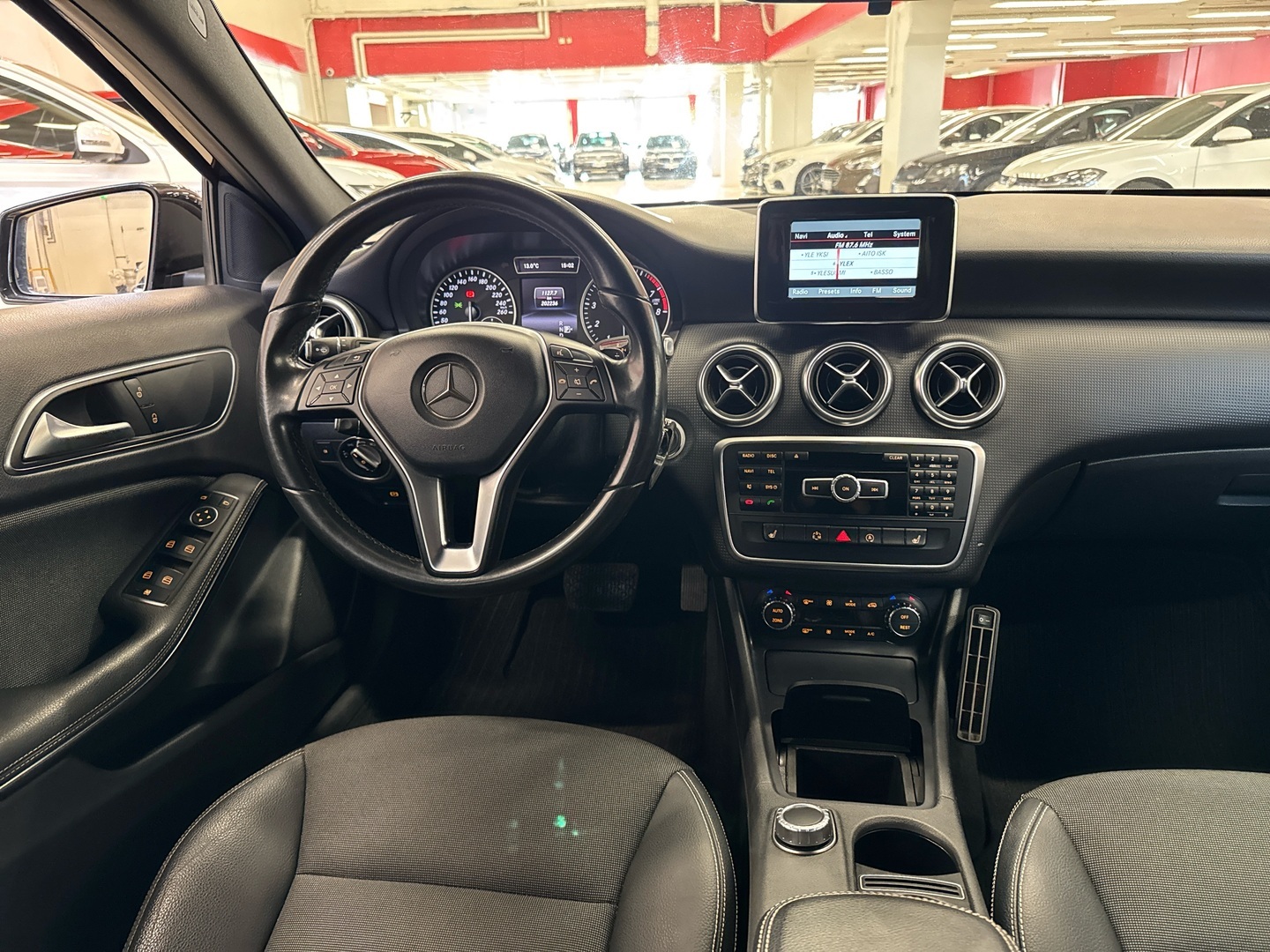 MERCEDES-BENZ A 2015