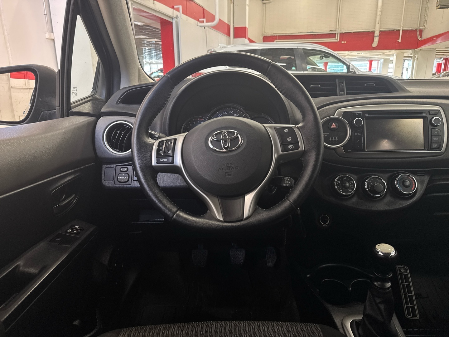 TOYOTA Yaris 2014