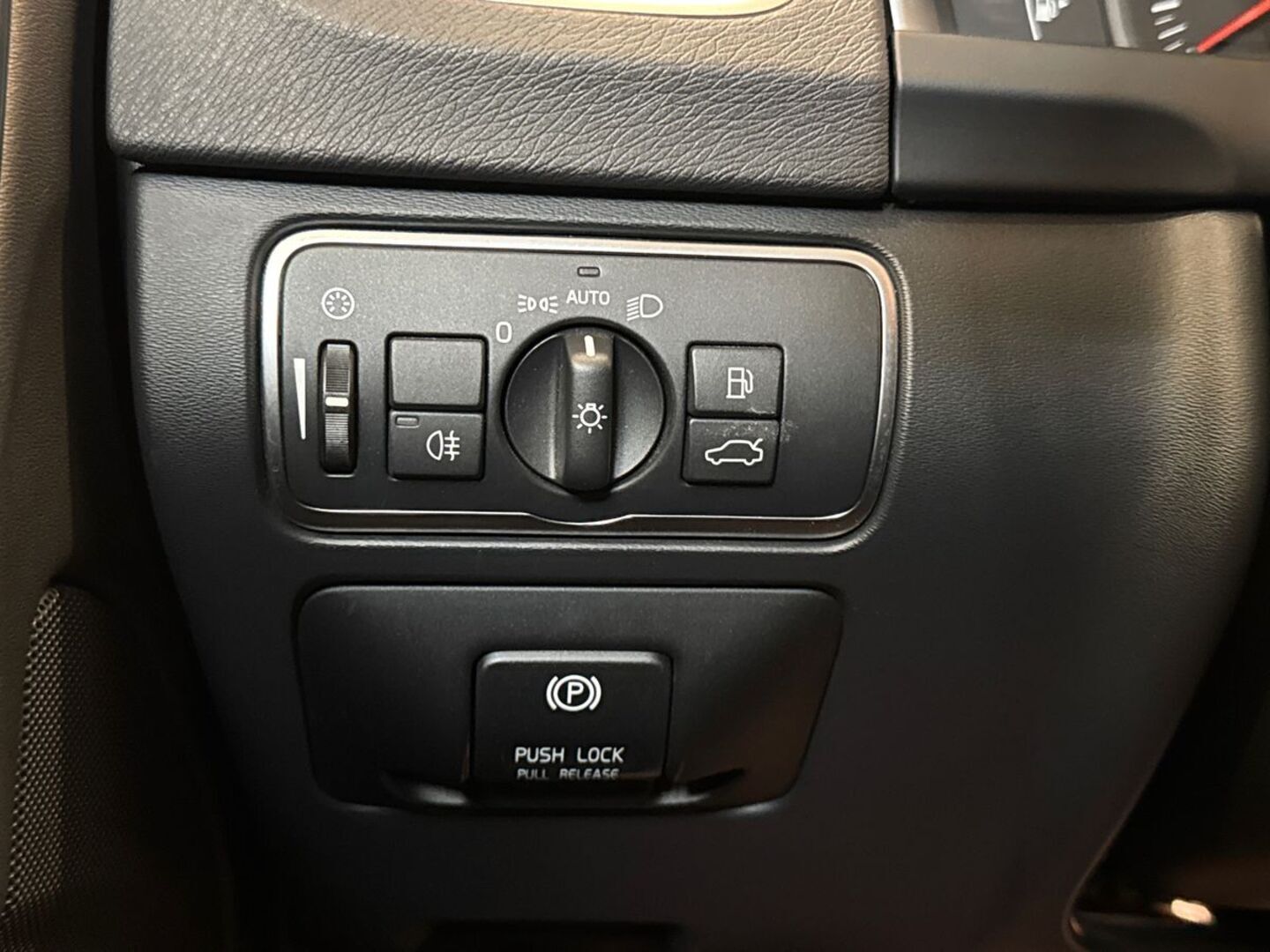 VOLVO S60 17