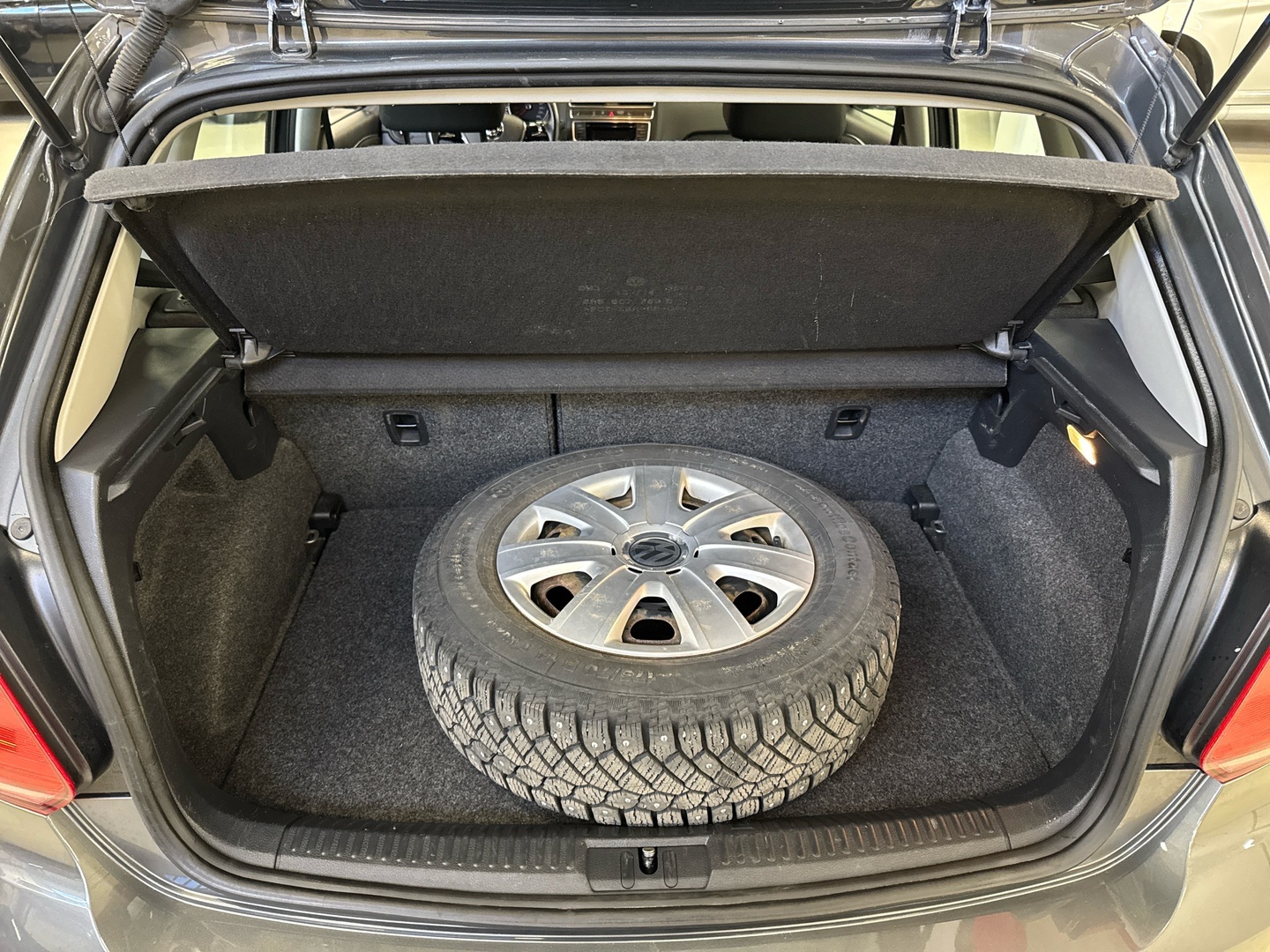 VOLKSWAGEN Polo 2015