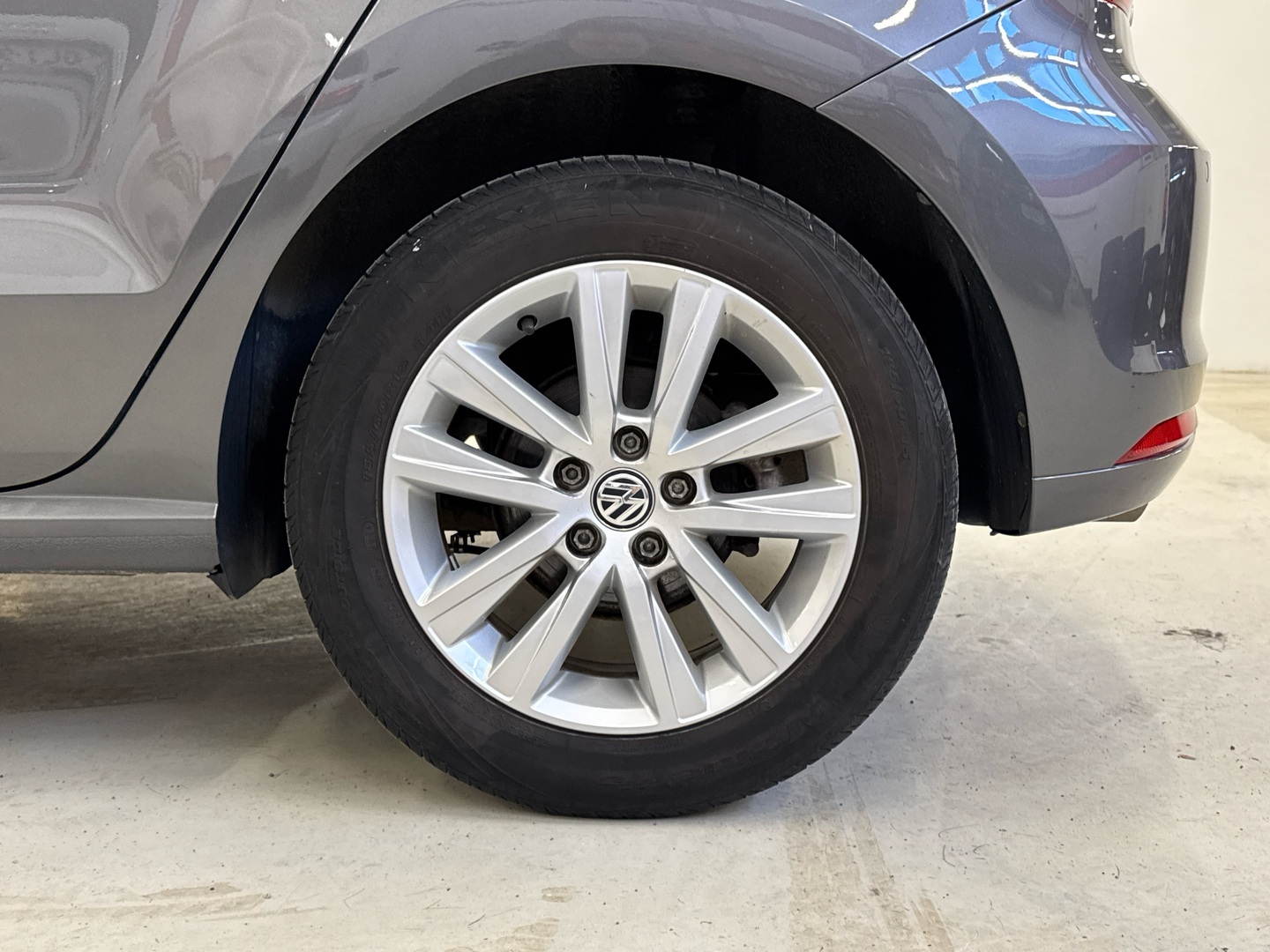 VOLKSWAGEN Polo 2015