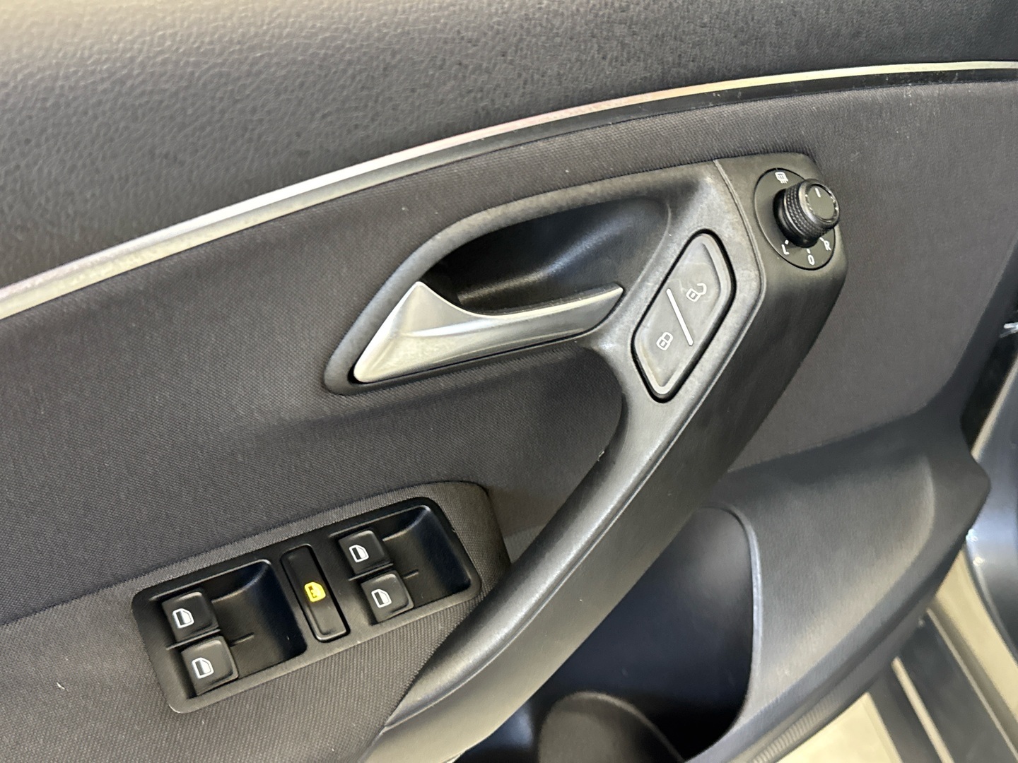 VOLKSWAGEN Polo 2015