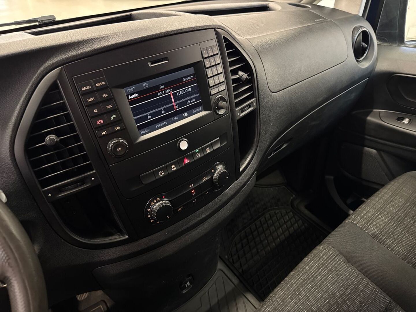 MERCEDES-BENZ Vito 23