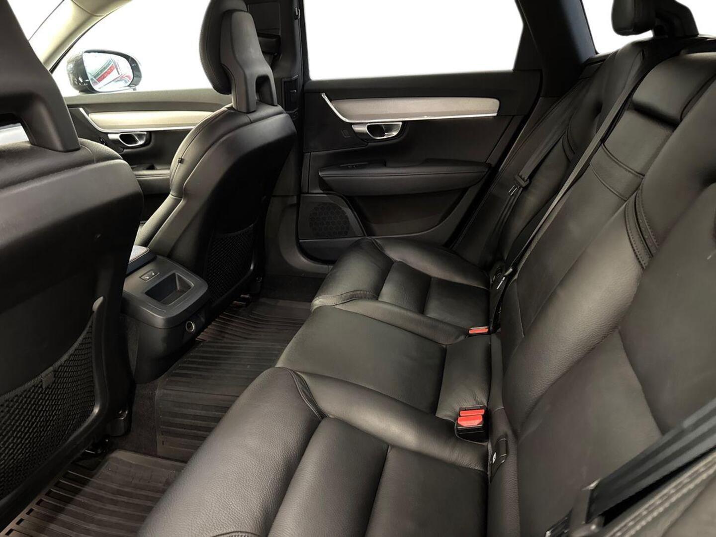 VOLVO V90 Cross Country 10