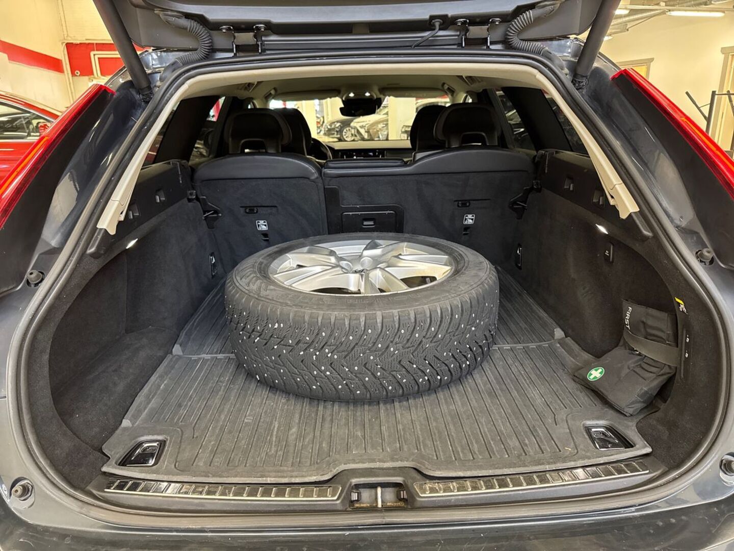 VOLVO V90 Cross Country 11