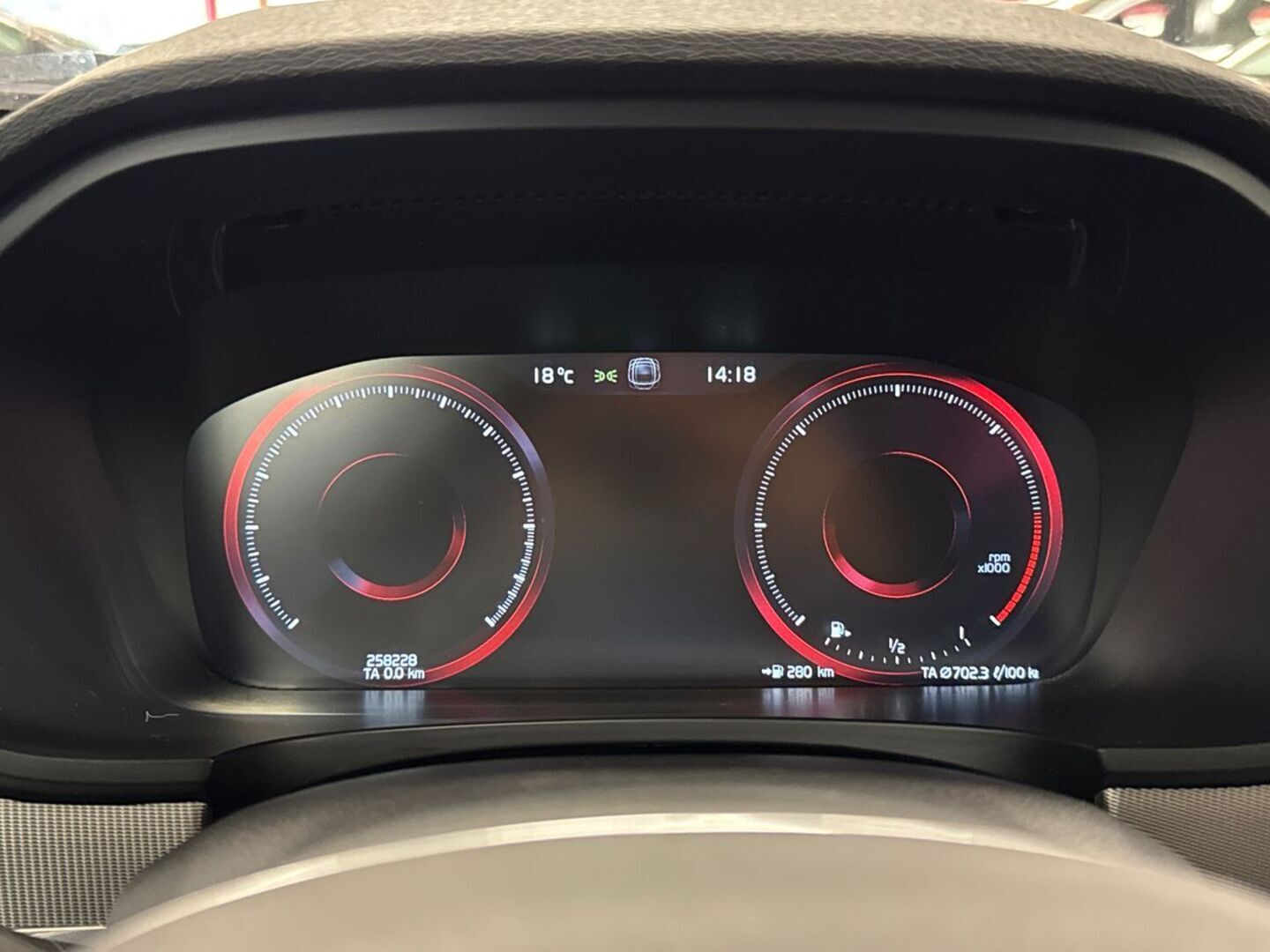VOLVO V90 Cross Country 18