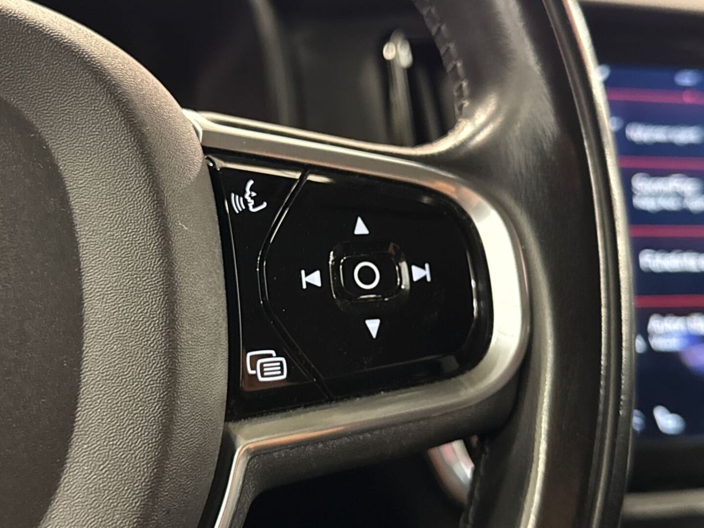 VOLVO V90 Cross Country 21