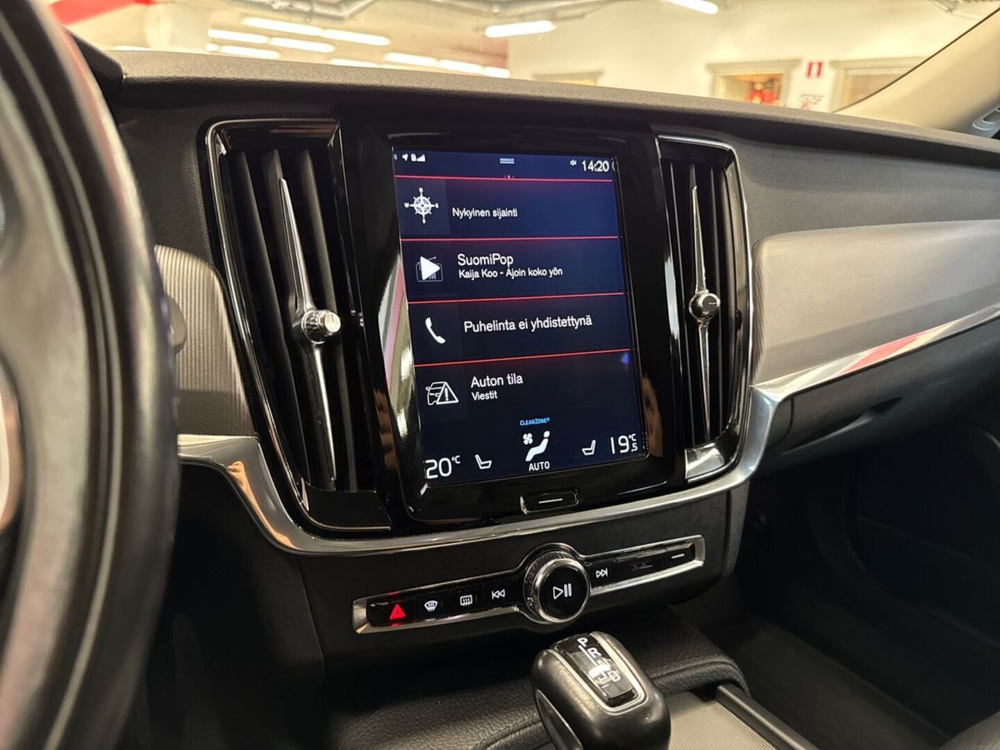 VOLVO V90 Cross Country 25
