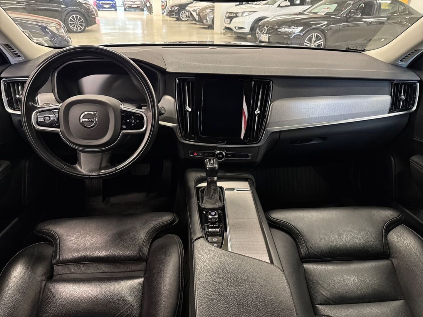 VOLVO V90 Cross Country 29