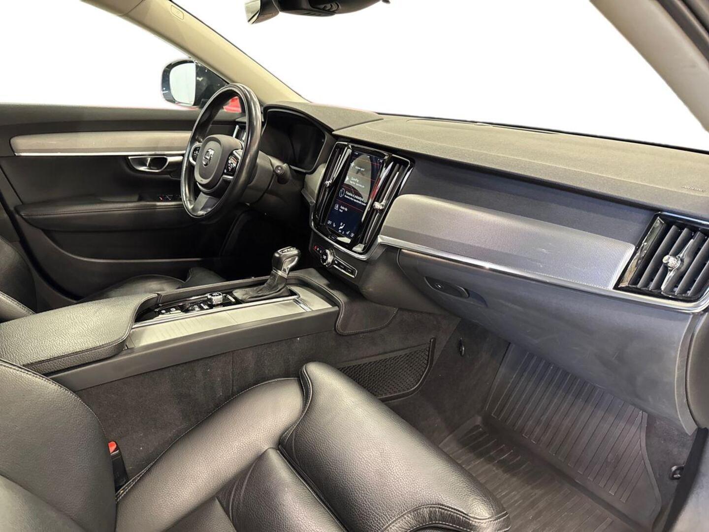 VOLVO V90 Cross Country 9