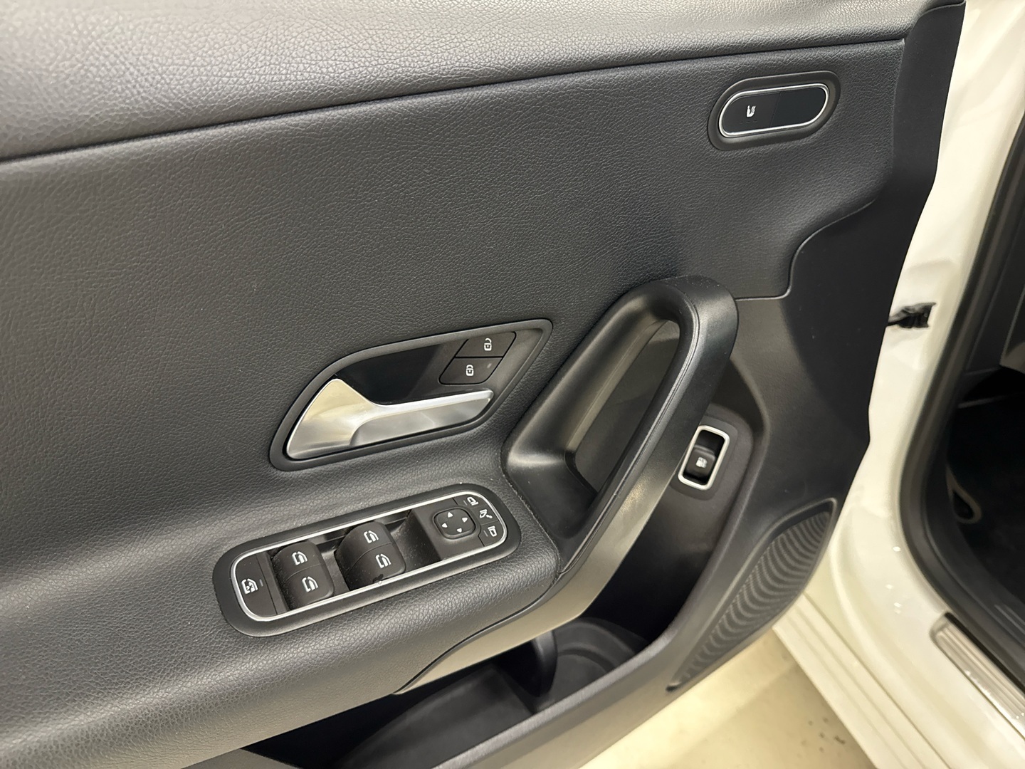 MERCEDES-BENZ A 2021