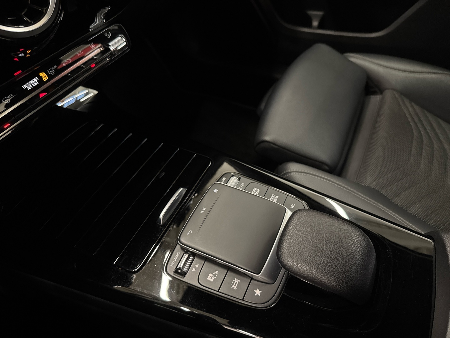 MERCEDES-BENZ A 2021