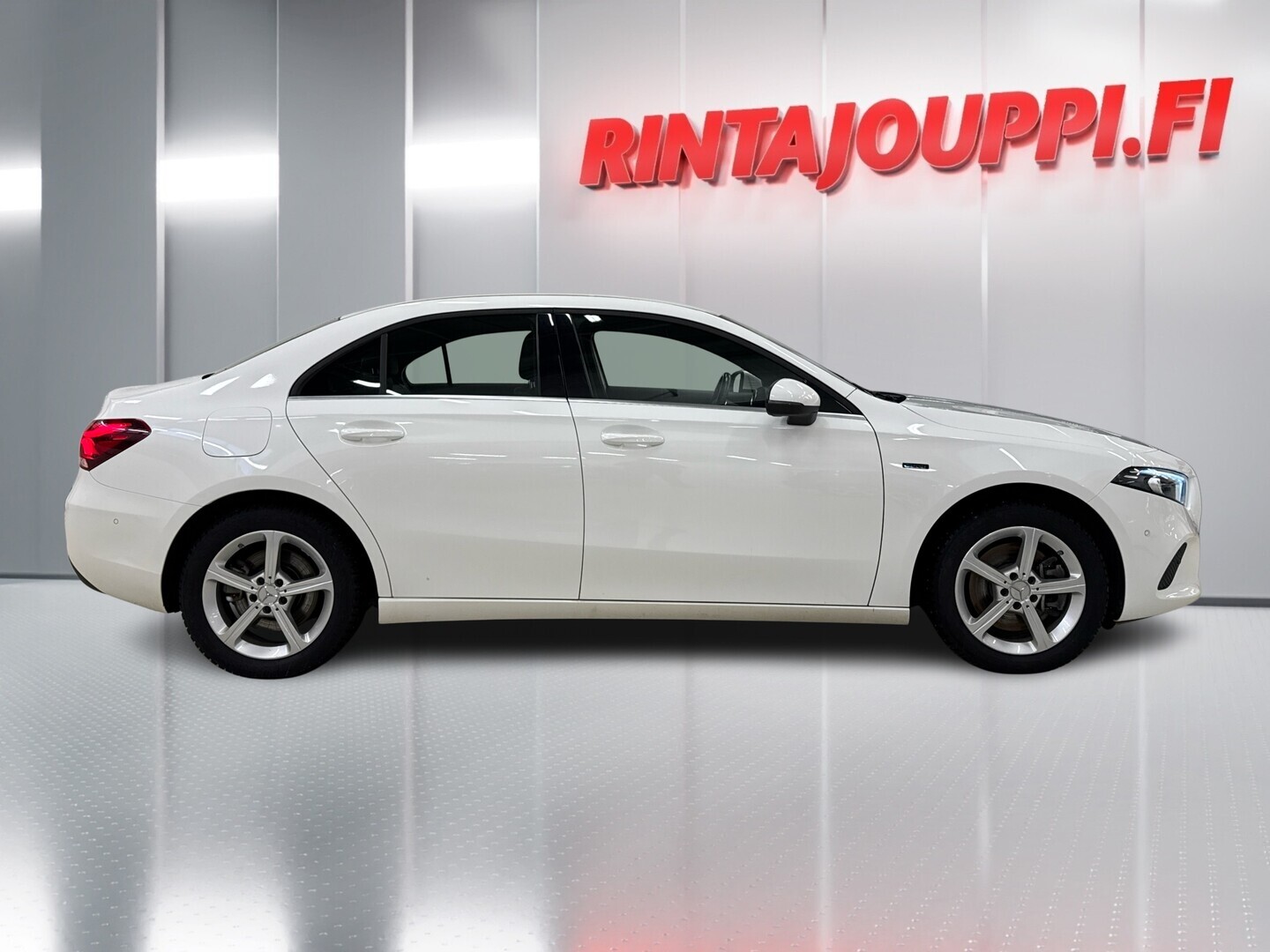 MERCEDES-BENZ A 2021