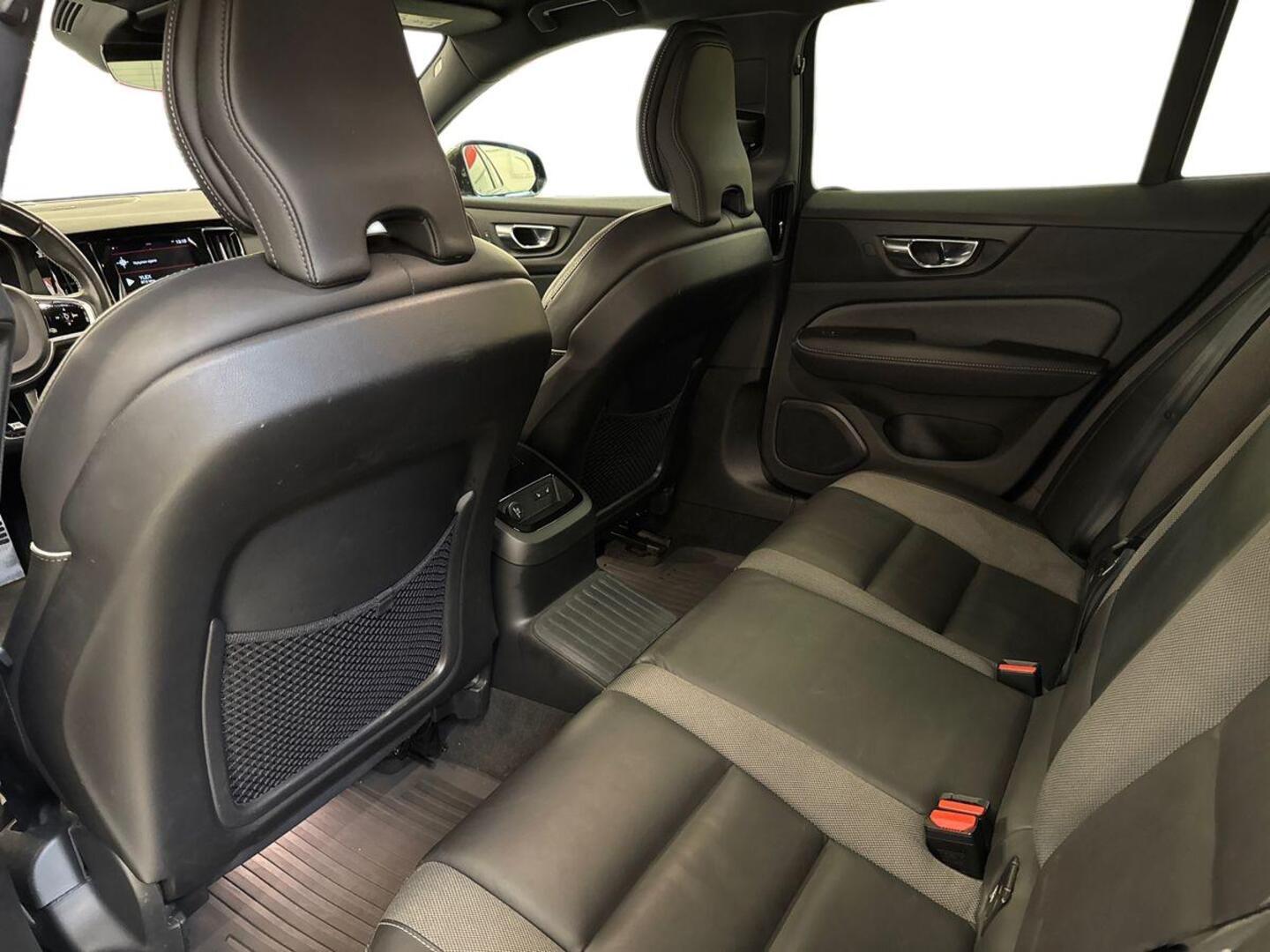 VOLVO V60 2020