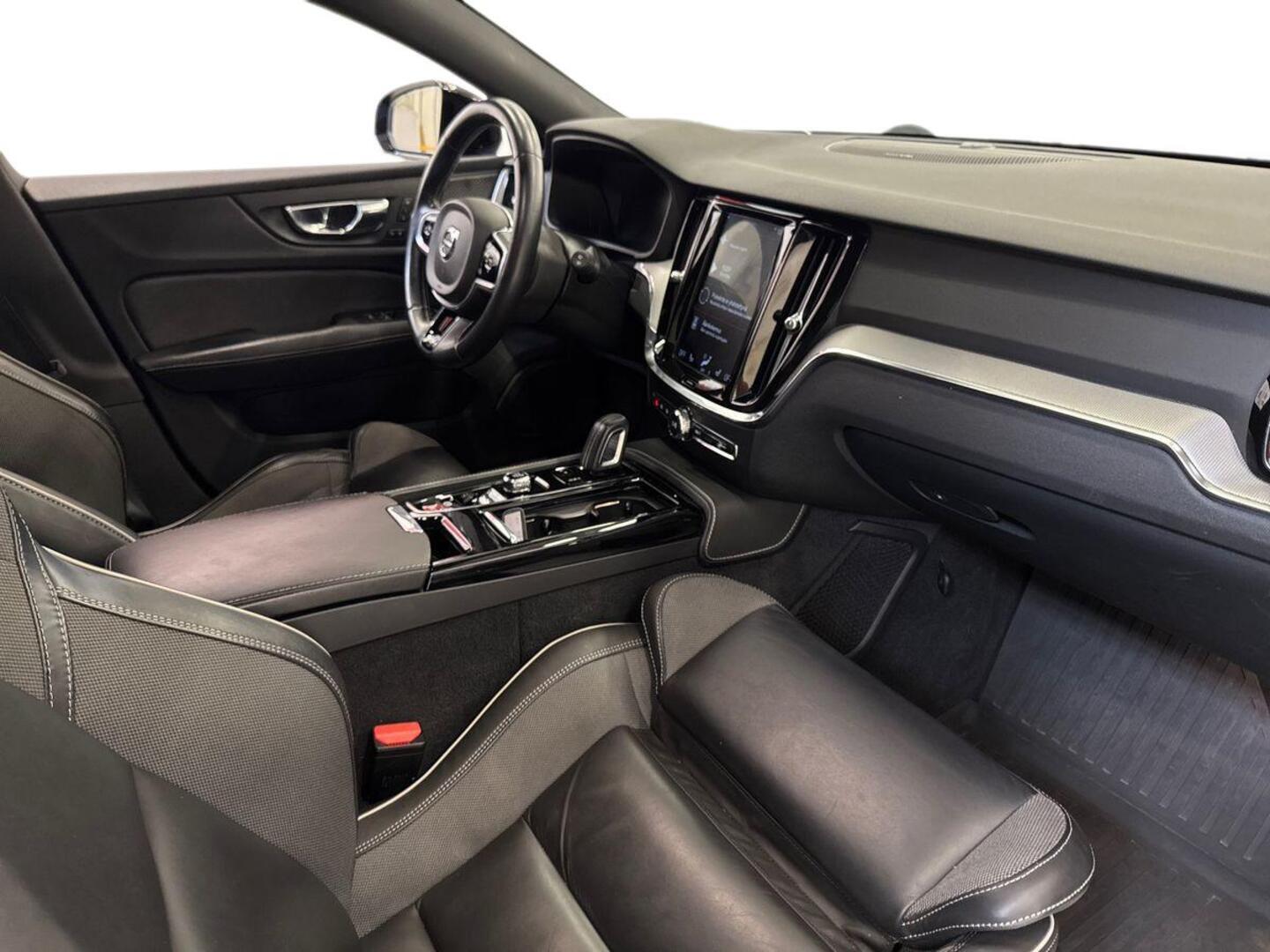 VOLVO V60 2020