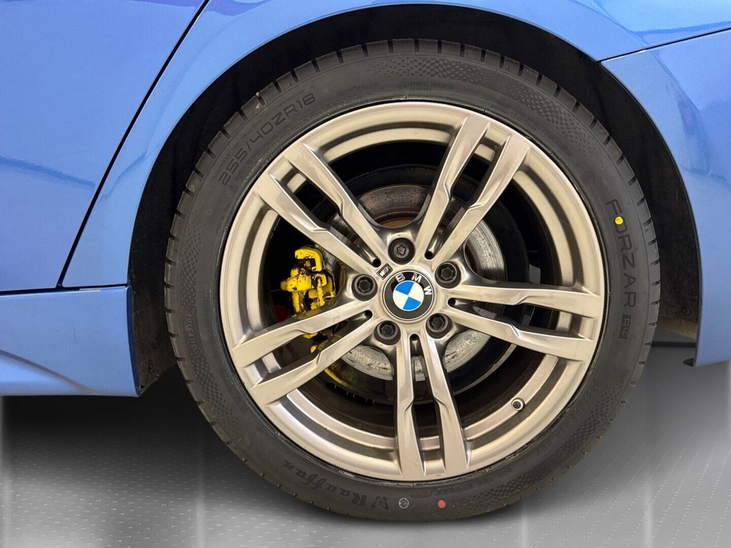 BMW 330 13