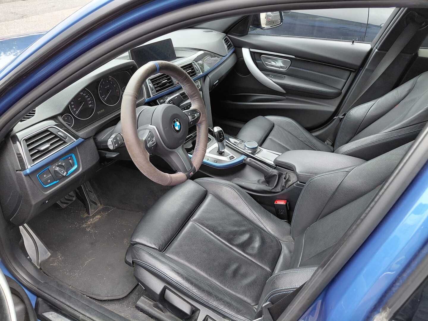 BMW 330 2018