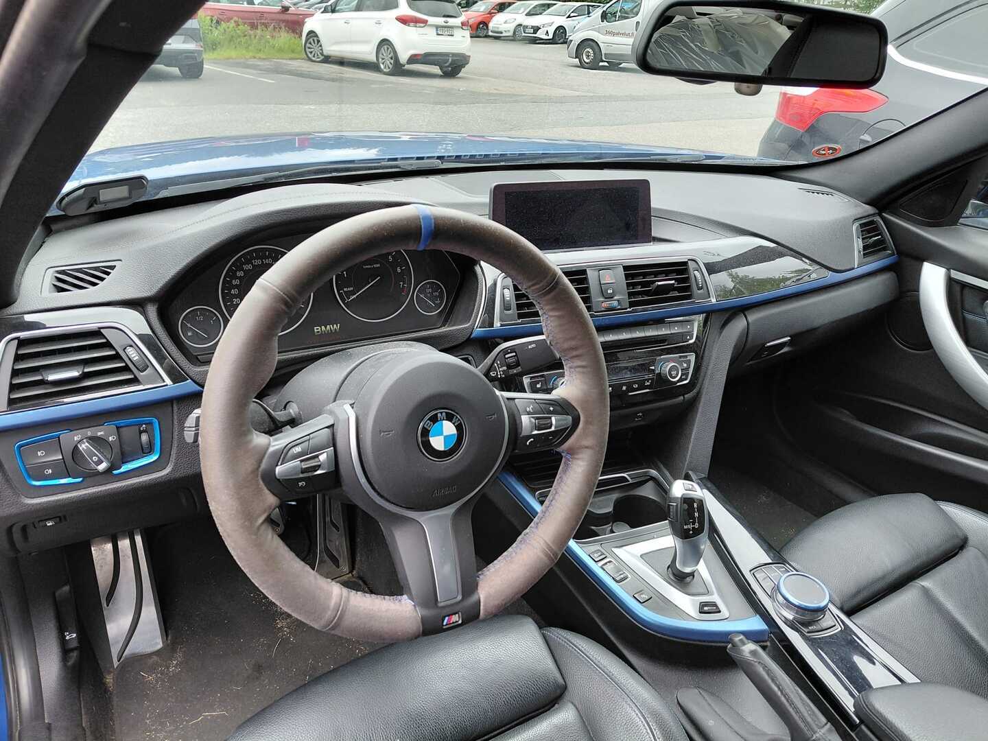 BMW 330 2018