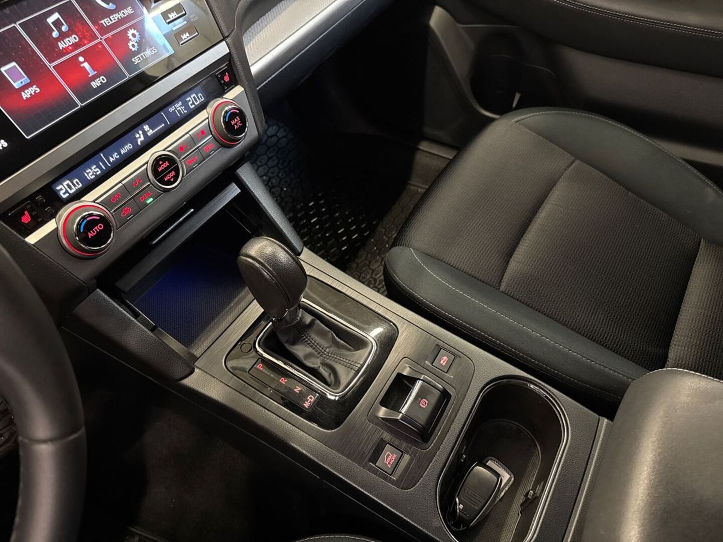 SUBARU Outback 2016