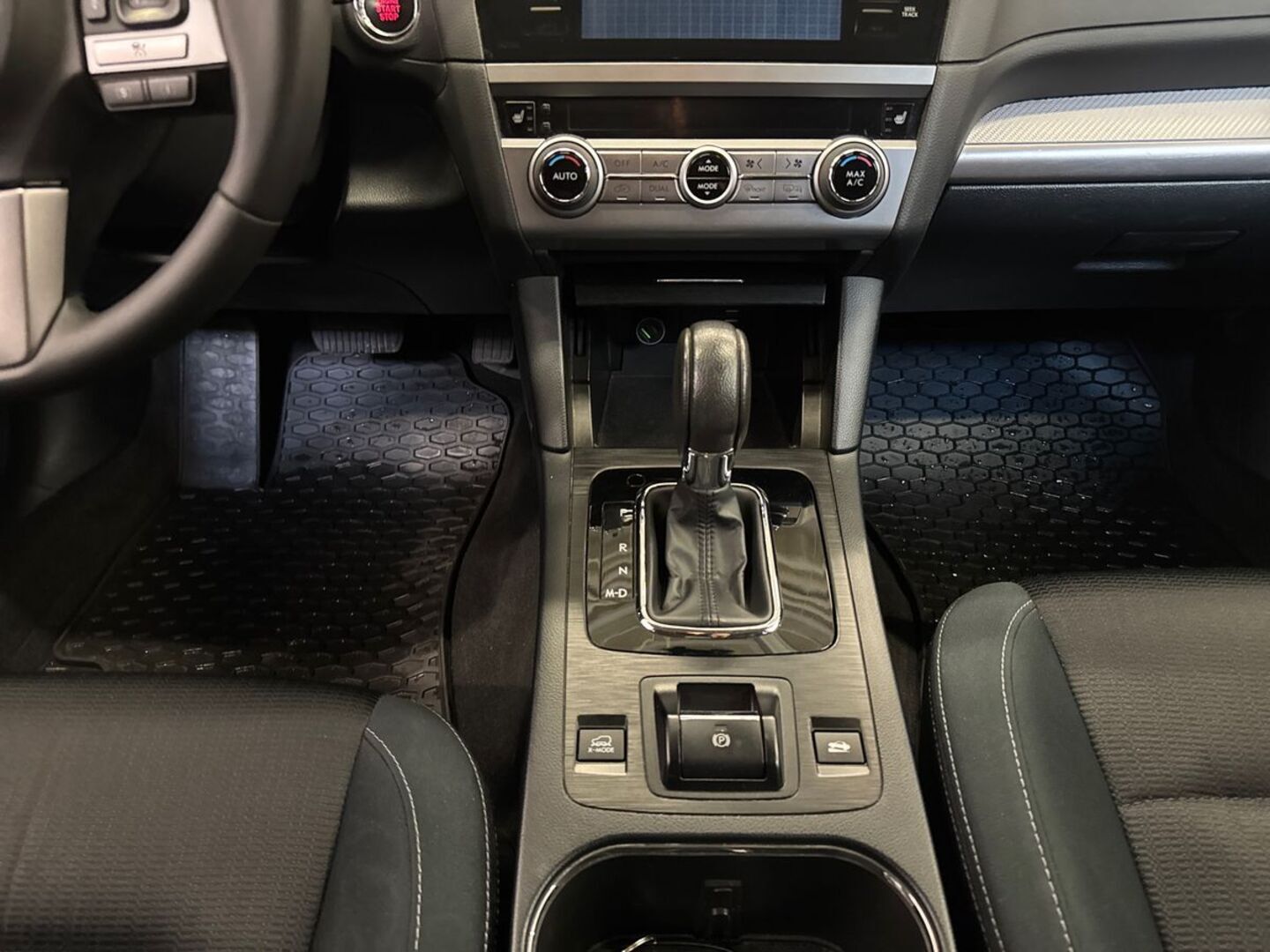 SUBARU Outback 2016