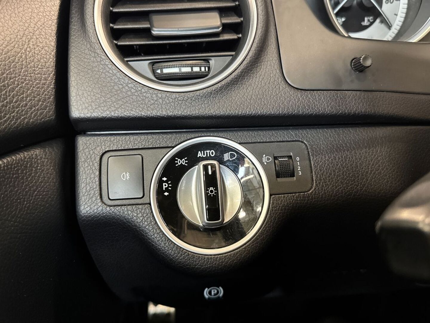 MERCEDES-BENZ C 2012